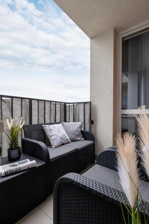 Osiedle Avia Harmonious Apartment With Balcony & Parking Cracow By Renters Prestige Краков Экстерьер фото