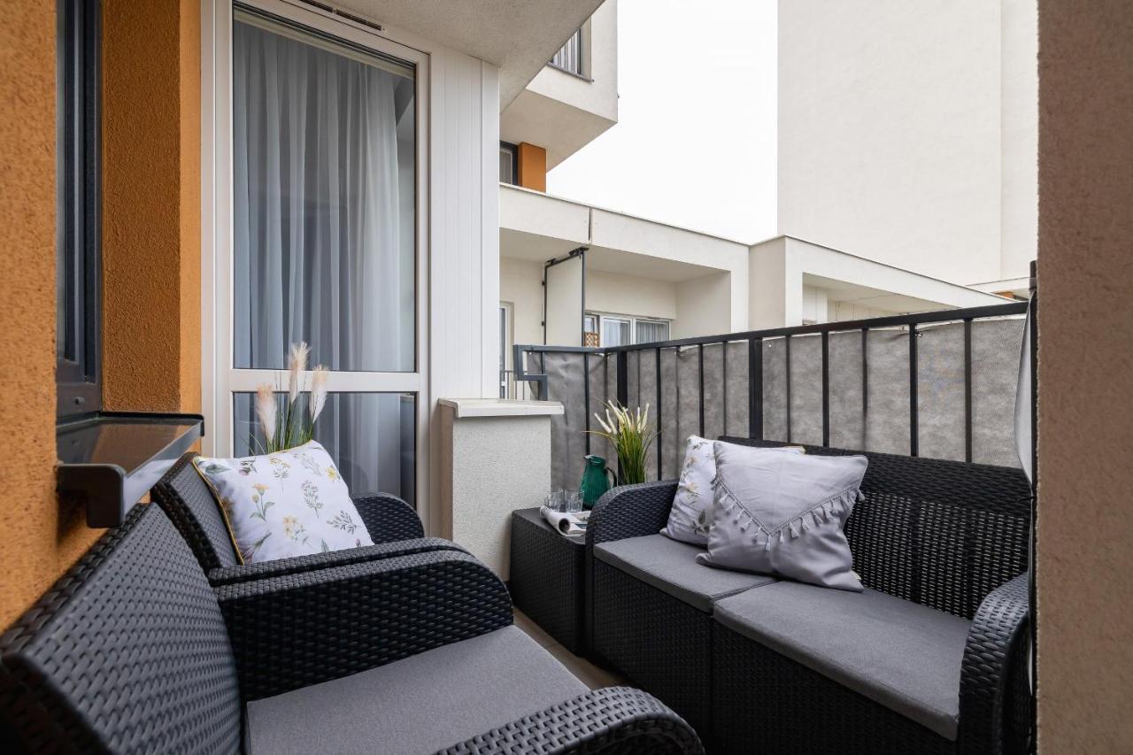 Osiedle Avia Harmonious Apartment With Balcony & Parking Cracow By Renters Prestige Краков Экстерьер фото